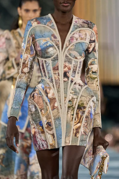 Look 77